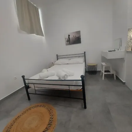 Anemela Basic Apartment Naxos City
