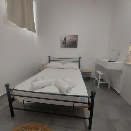 Anemela Basic Apartment Naxos City